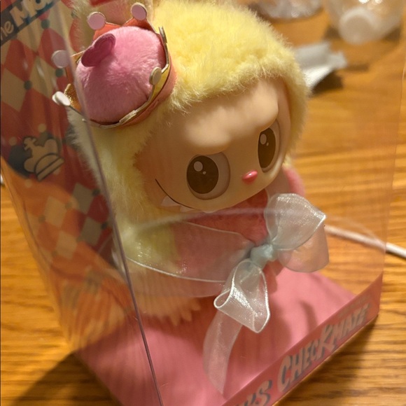 POP MART Let’s Checkmate Queen 👑👑 Labubu NWT - Picture 4 of 5